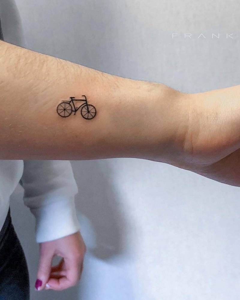Bike Tattoo On The Wrist. 1000_x_800_jpg