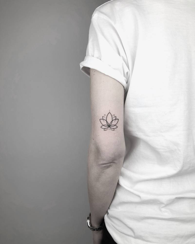 Simple Lotus Tattoo In Line Art 1000_x_800_jpg
