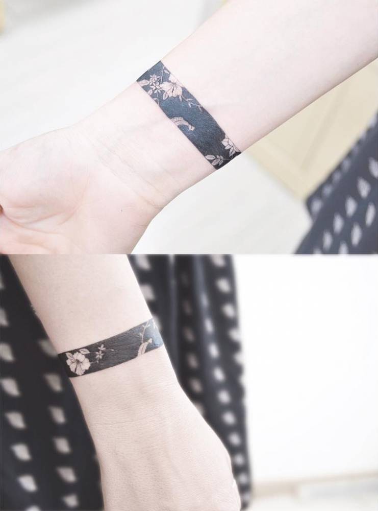 Black Flower Bracelet Tattoo. 1000_x_741_jpg