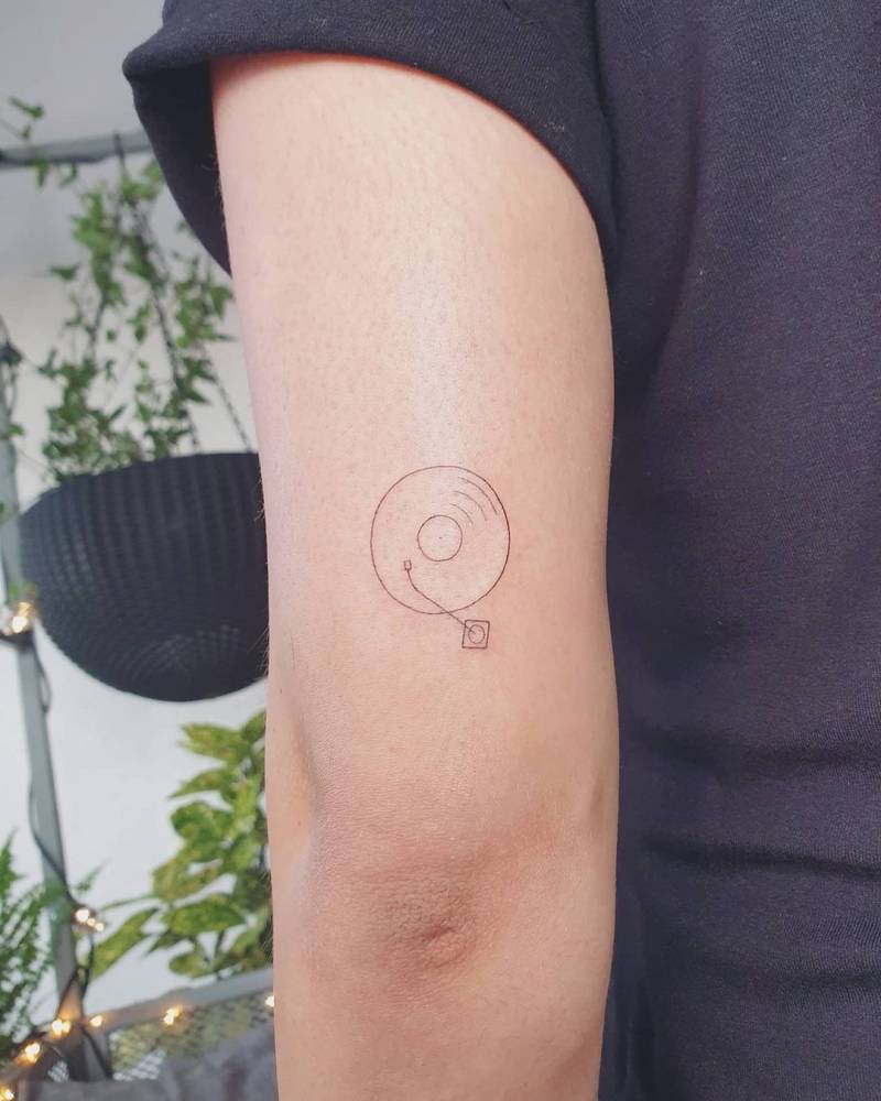 Minimalist Turntable Tattoo On The Tricep. 1000_x_800_jpg
