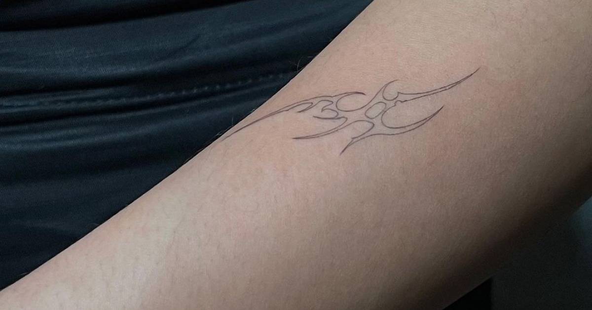 Single Needle Tribal Tattoo On The Forearm. 628_x_1200_jpg