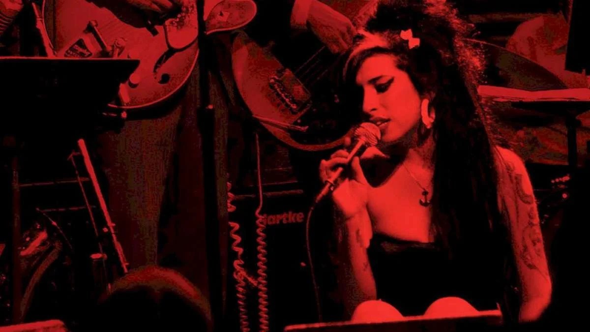 Amy Winehouse celebra os 20 anos do icônico álbum Back to Black