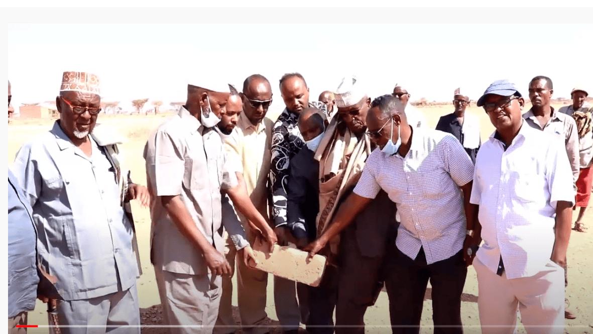 Masuuliyiin ka tirsan xukumada Somaliland iyo Xisbiga kulmiye oo degmada masalaha gorod ka dhagax dhigay
