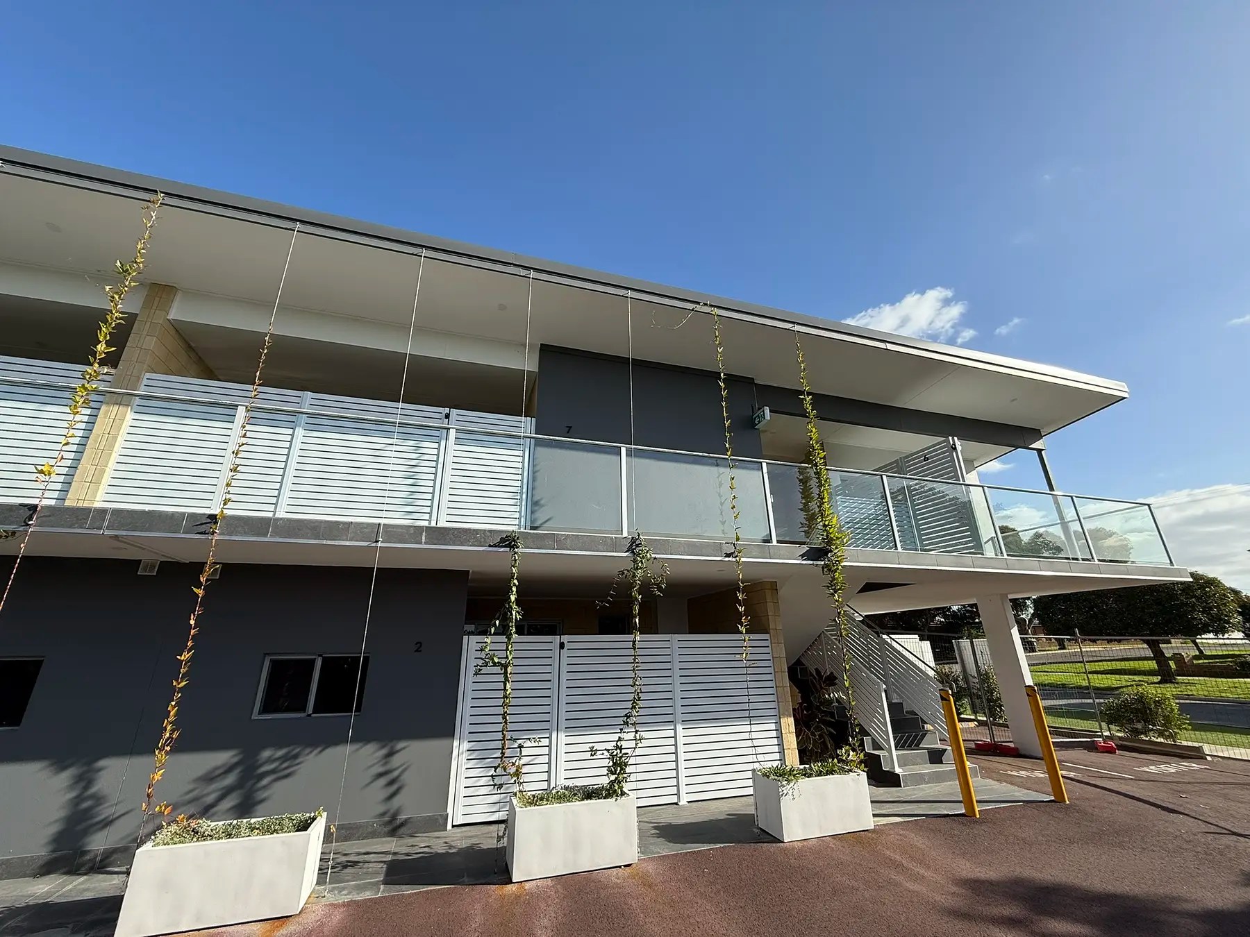 How Should Perth Balcony Soffits Be Built for High Winds?