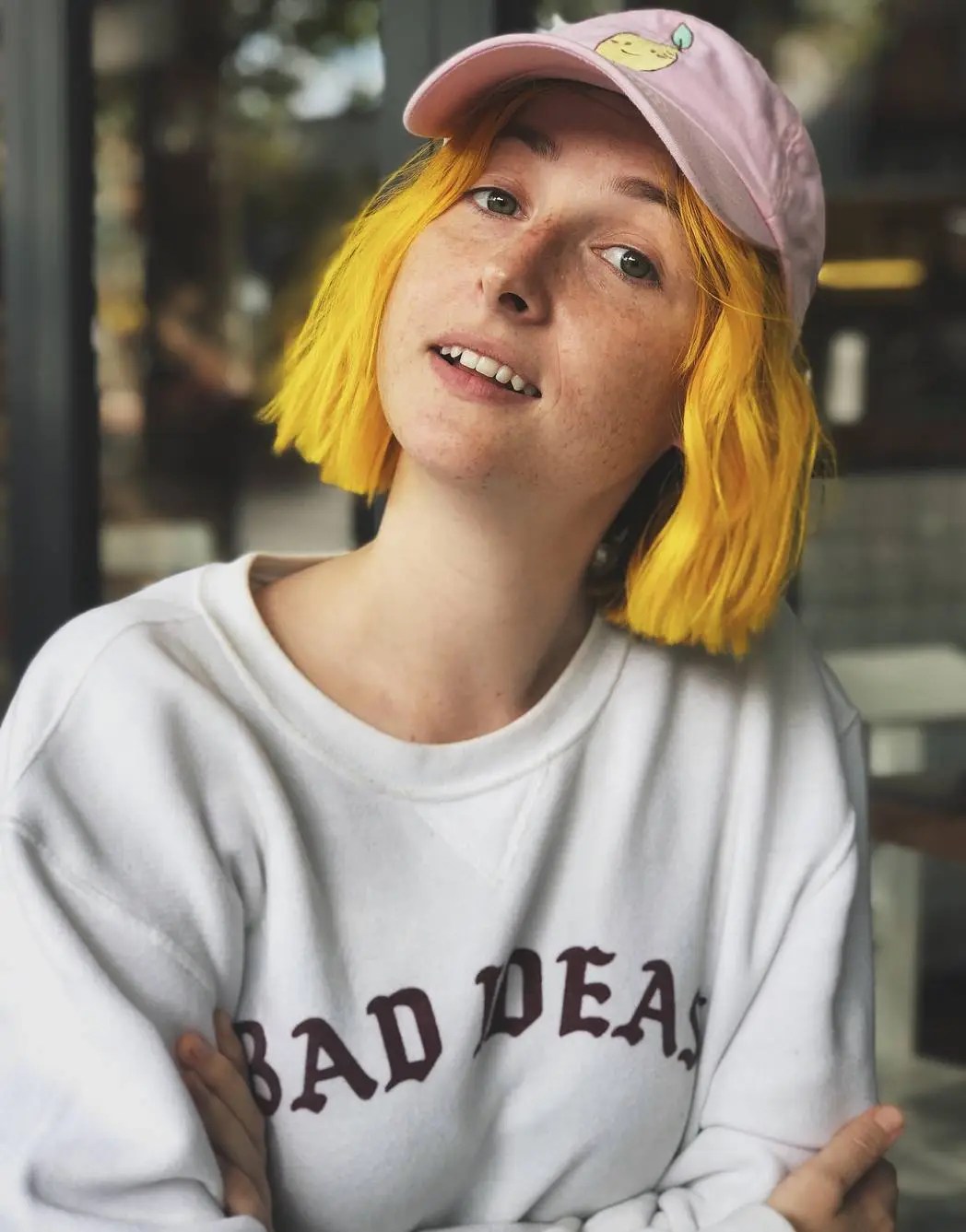 Tessa Violet Bio, Age, Height, Husband, Career, YouTube, Music Albums, Net Worth & Facts