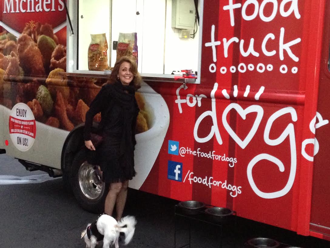 Who doesn't love a fod truck for dogs