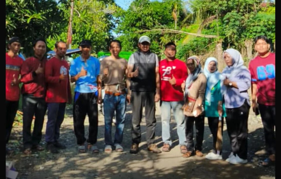 Kadis LH Wajo Turun Langsung Bersama Warga Gelar Kerja Bakti Serentak di Kecamatan Tempe