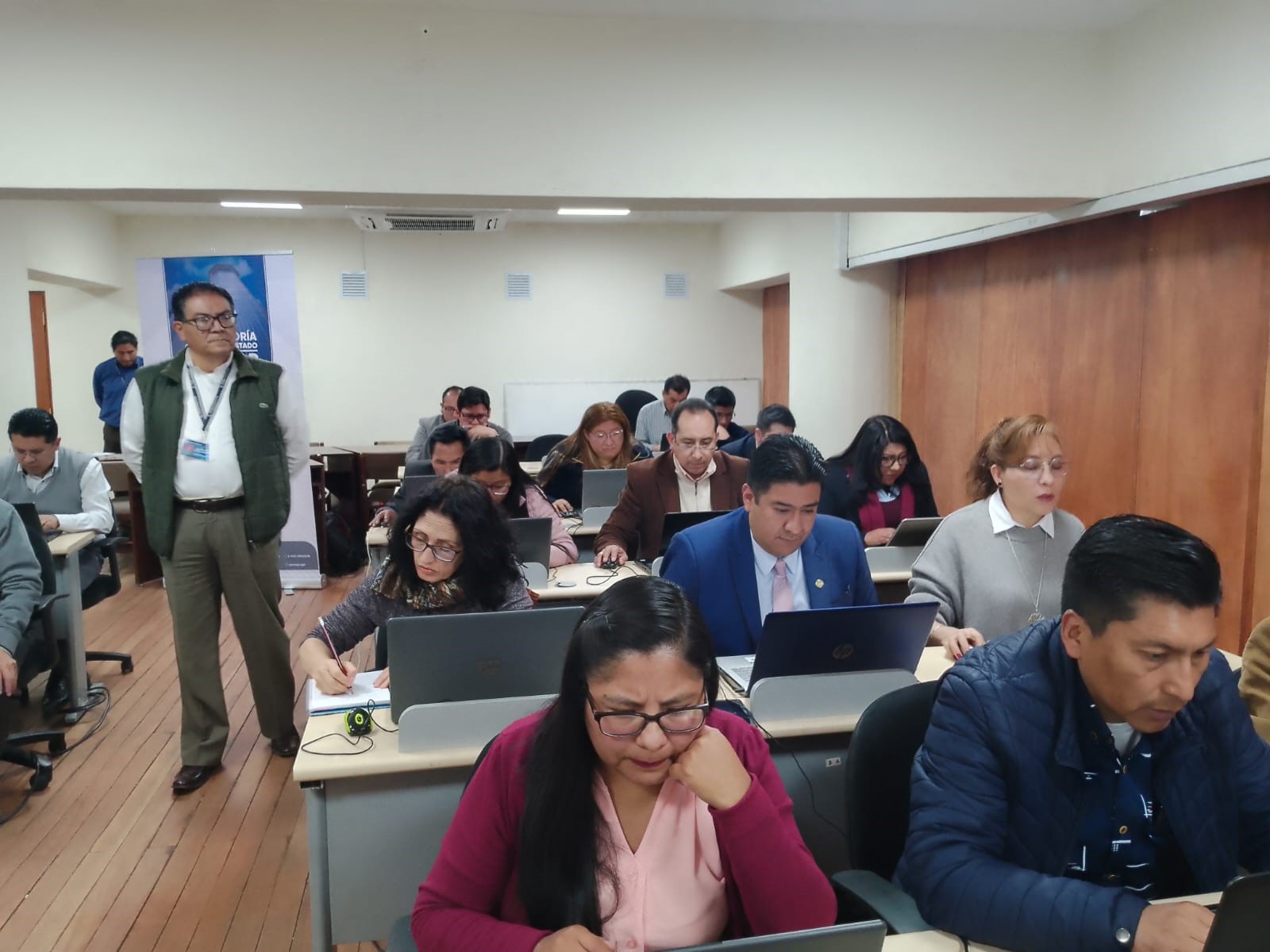 Foto Archivo Cencap. Evaluación técnica supervisada por el Gerente de Capacitación. En esta etapa los postulantes a docencia en el CENCAP demuestran sus conocimientos en el manejo de las plataformas digitales de educación.