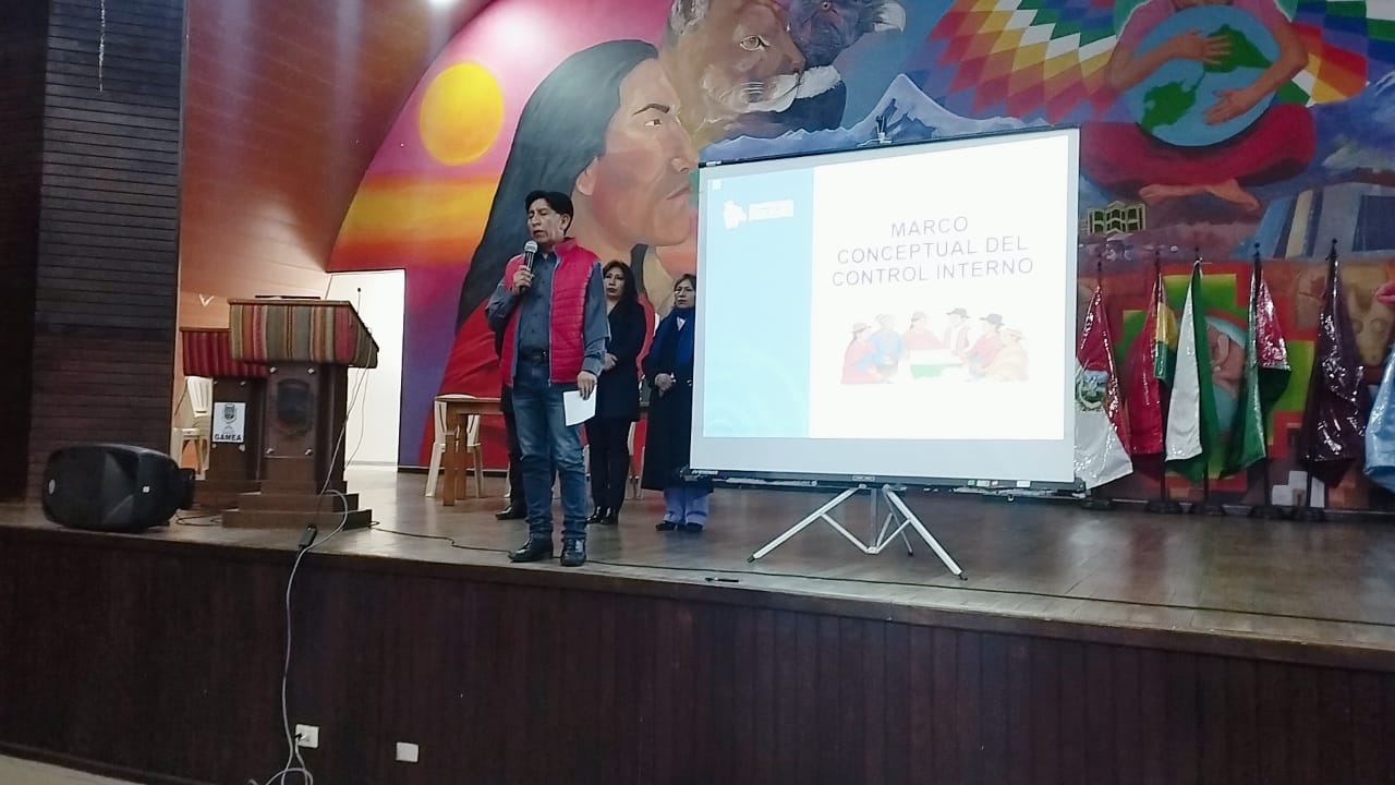 Coordinó con el CENCAP, el Ing. Percy Apaza Huañapaco, Jefe de la Unidad de Capacitación y Evaluación dependiente de la Dirección de Talento Humano del Gobierno Autónomo Municipal de El Alto (GAMEA).