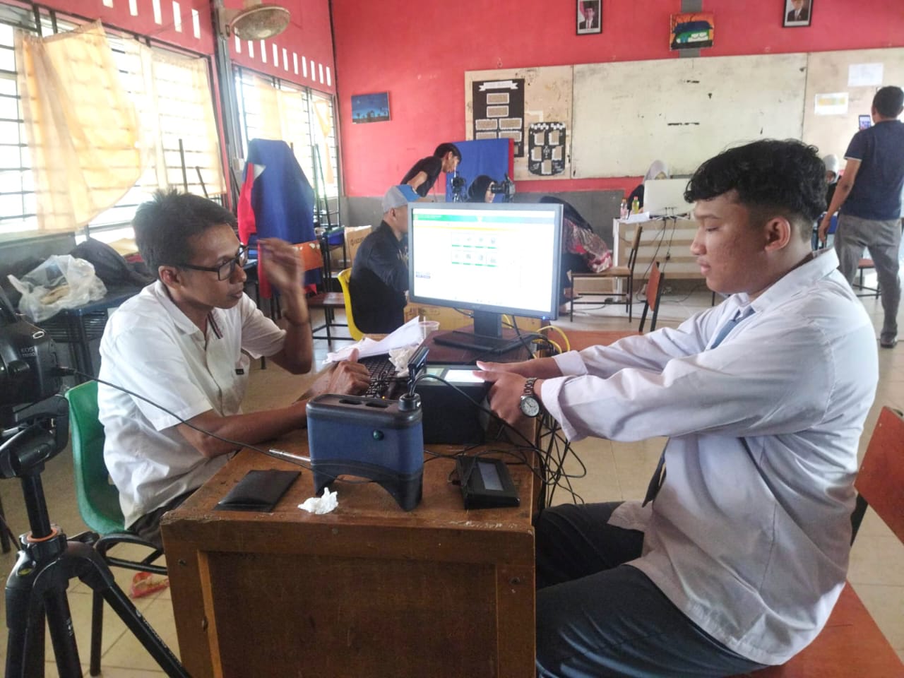 Demi Membantu Warga, Roby Minta Disduk Datangi Warga