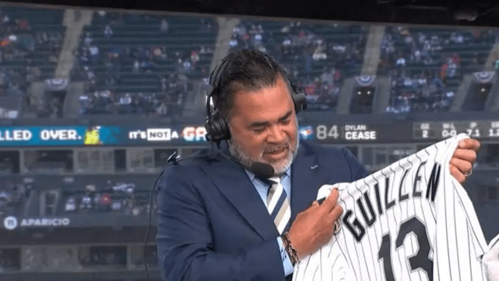 ¡Leyenda! Así inmortalizan el 13 del Venezolano Oswaldo Guillén en Chicago