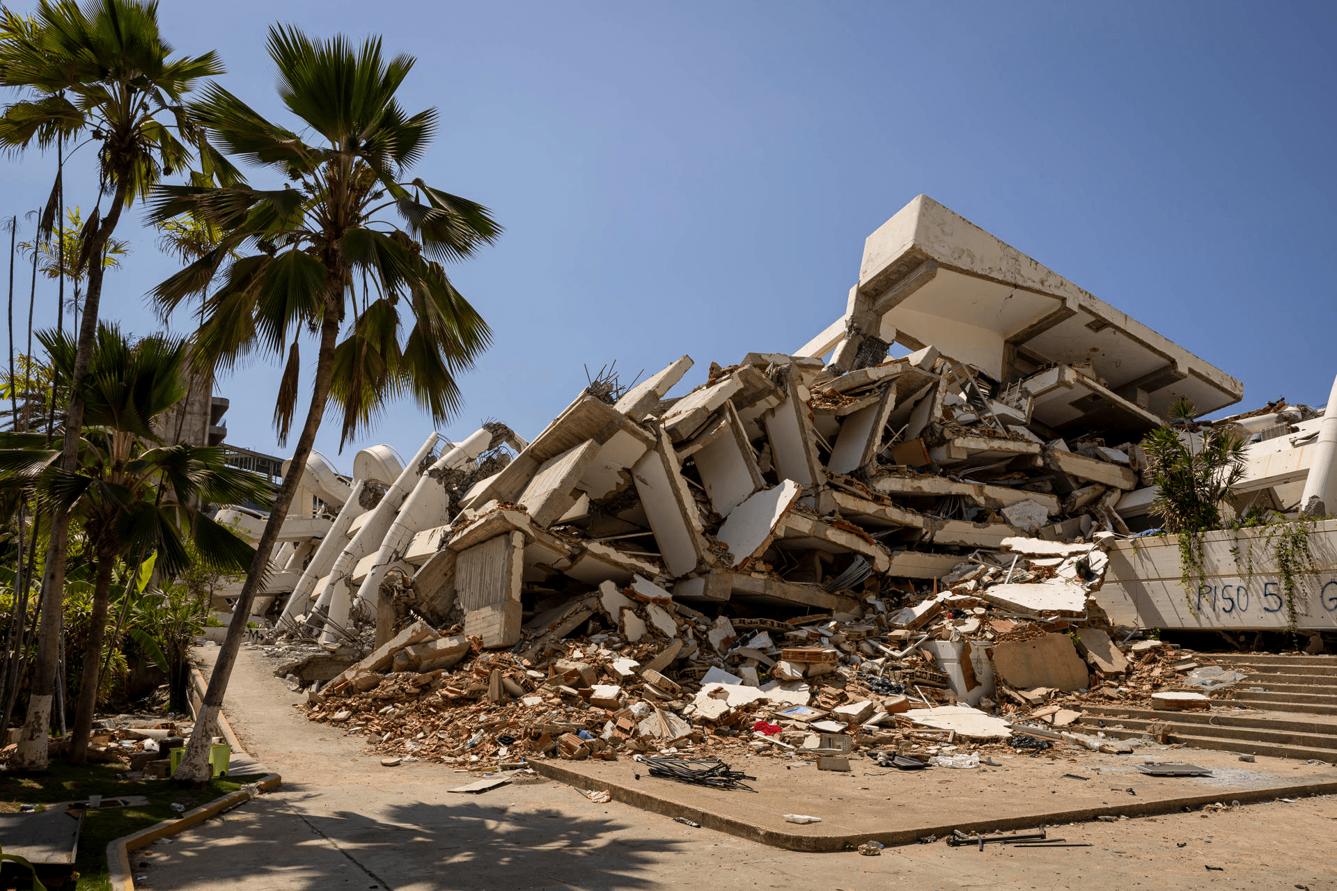 Hallan cuerpos de siete integrantes de una familia tras 55 días del terremoto en La Guaira