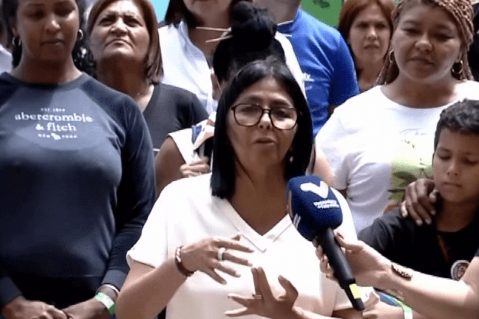 Delcy Rodríguez entrega 48 nuevas viviendas en Ciudad Tiuna a afectados por el terremoto