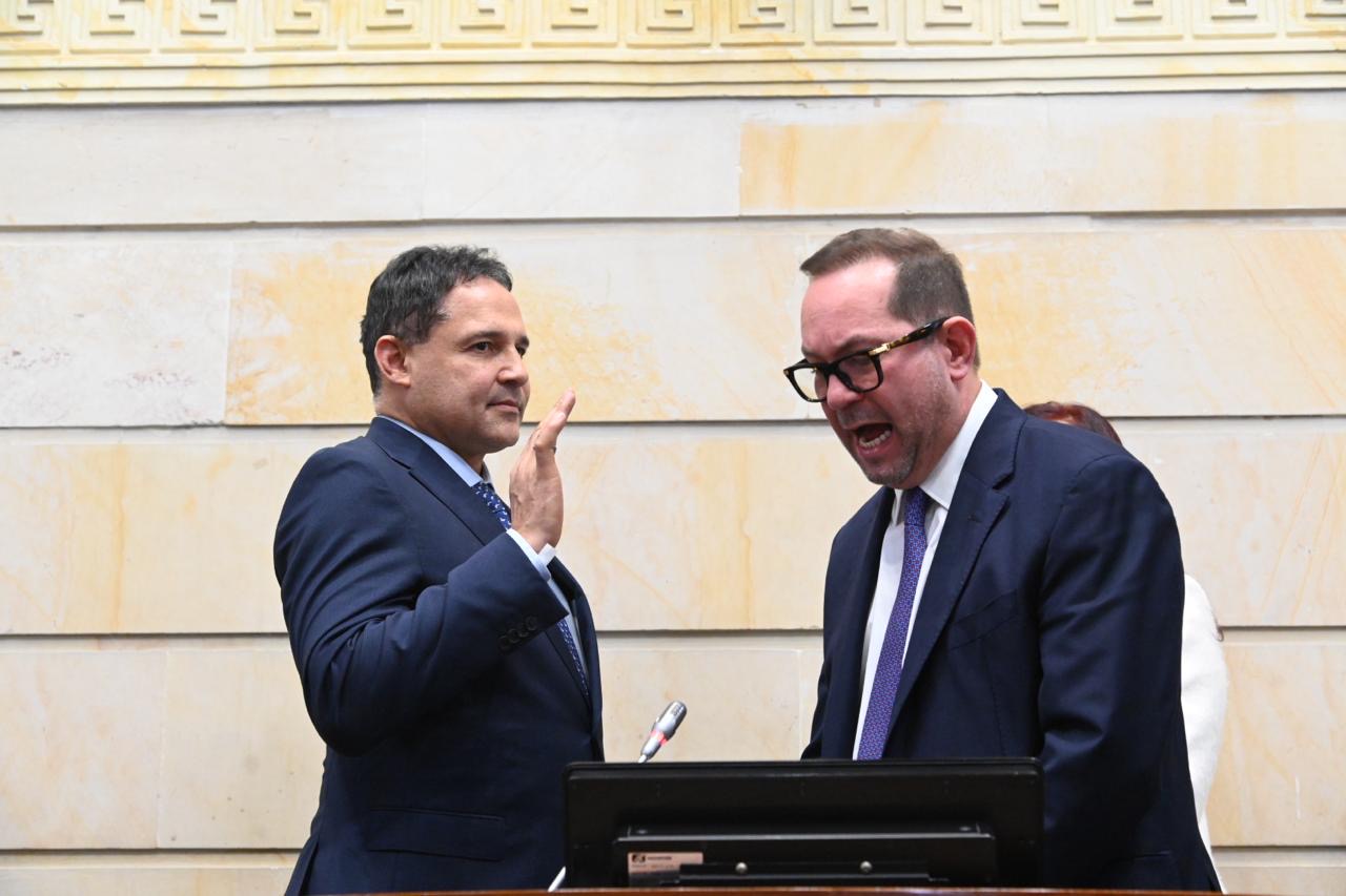 Gobierno de Abelardo De la Espriella pierde su primera gran pulseada en el Senado