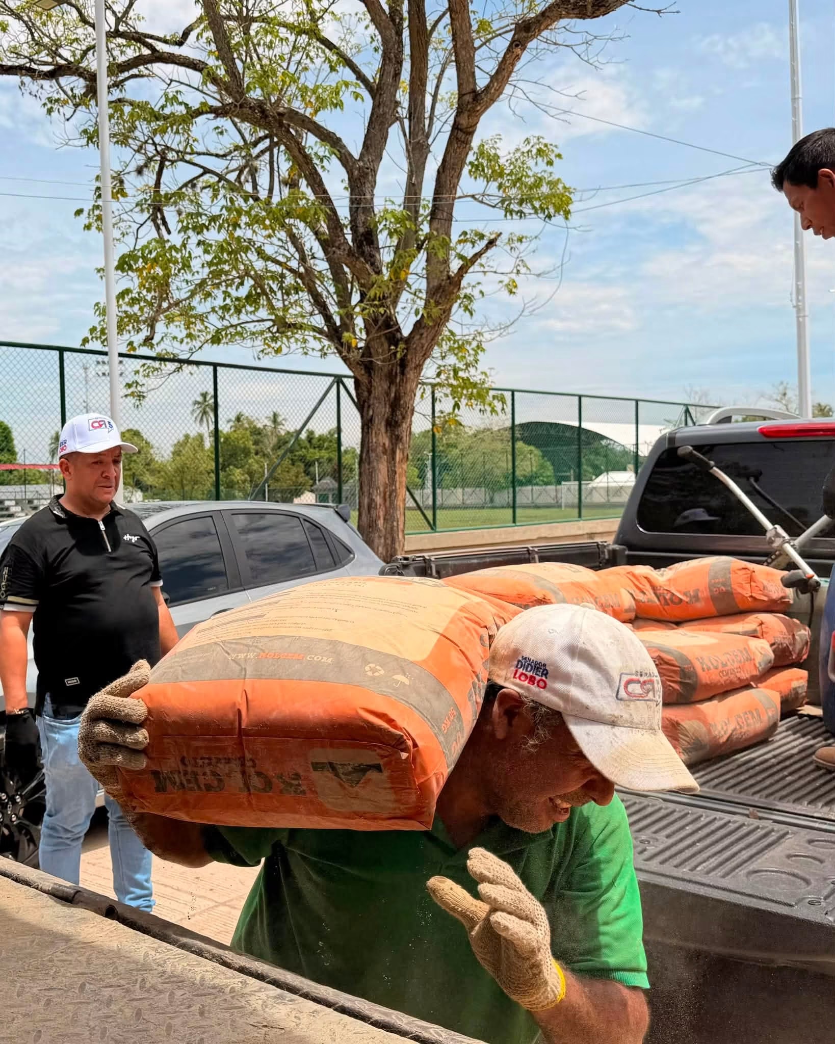 Didier Lobo llevó ayudas a las familias afectadas por el vendaval en Casacará