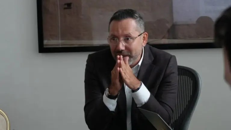 Jaime Andrés Beltrán enfrentará moción de censura por viaje familiar tras terremoto