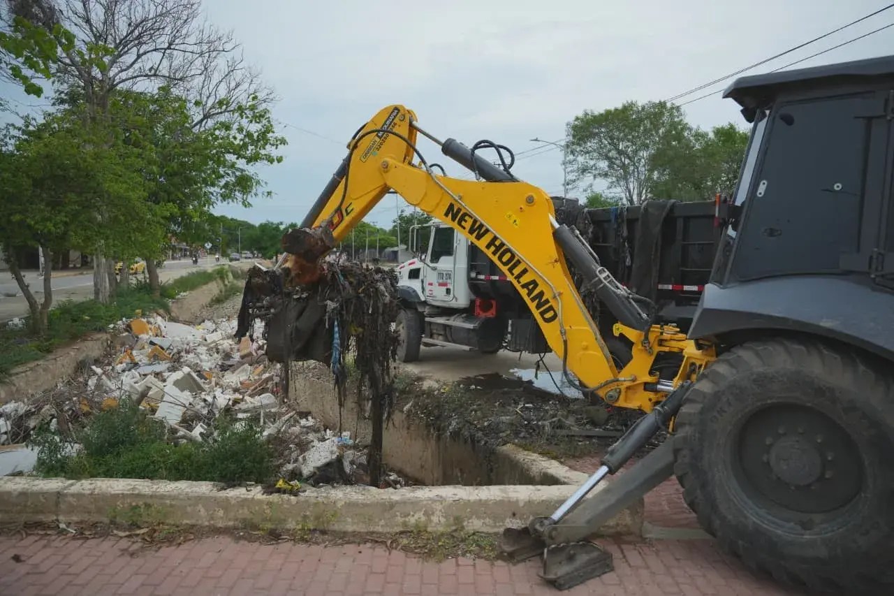 Retiran más de 1.500 toneladas de desechos de la acequia Las Mercedes en Valledupar
