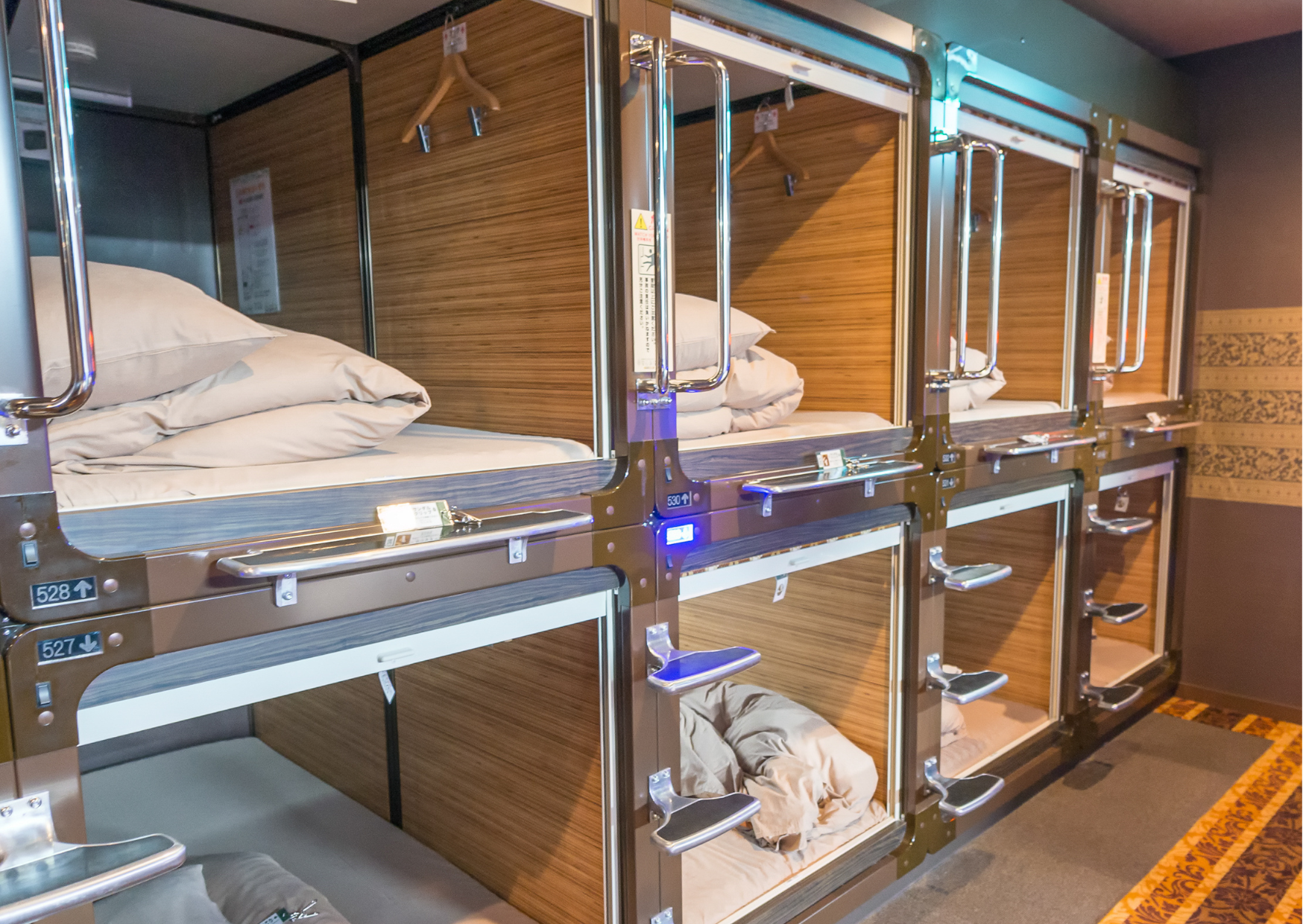 Kapslový hotel v Japonsku – levné ubytování ve velkém městě
