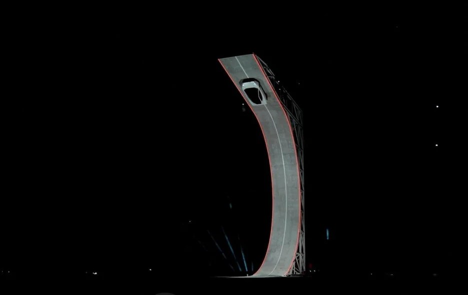 Budućnost je stigla – raketna tehnologija u Teslinom automobilu (VIDEO)