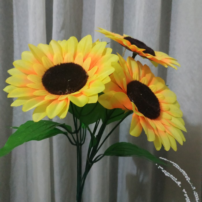Tambahkan biji bunga matahari di tengah biar makin ciamik! Bunga Matahari Bunga Plastik Bunga Artificial Kuning Shopee Indonesia