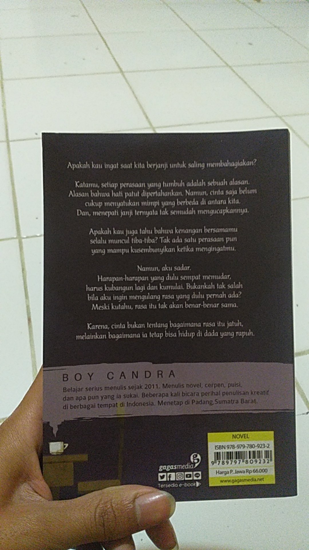 Pdf | on aug 17, 2020, citra mutiara sari published karakter tokoh aira dalam novel pada senja yang membawamu pergi karya boy candra dan . Pada Senja Yang Membawamu Pergi Edisi Revisi Shopee Indonesia