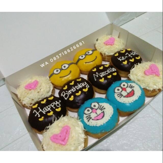 Beli donat karakter (doraemon) terbaik dari donat hias haswita bisa kirim pakai grab, gojek, jne, j&t, sicepat, dll. Donat Karakter Donat Tulis Donat Ulang Tahun Custom Donat Shopee Indonesia