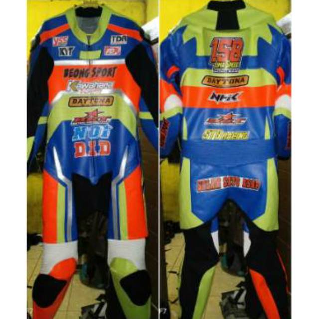 Salah satu alat tempur pebalap yang tak kalah pentingnya adalah pakaian balap atau wearpack. Jual Wearpack Balap Free Desain Free Sleding Wearpack Roadrace Custom Dewasa Shopee Indonesia