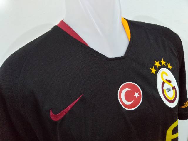 More shopping selection of cheap football shirts, retro jerseys, kids jerseys, women jerseys, training kits, team uniform, soccer cleats. Jual Jersey Baju Bola Kit Shirt Galatasaray S K Away Tandang 2018 2019 Import Liga Super Turki 2018 19 Indonesia Shopee Indonesia