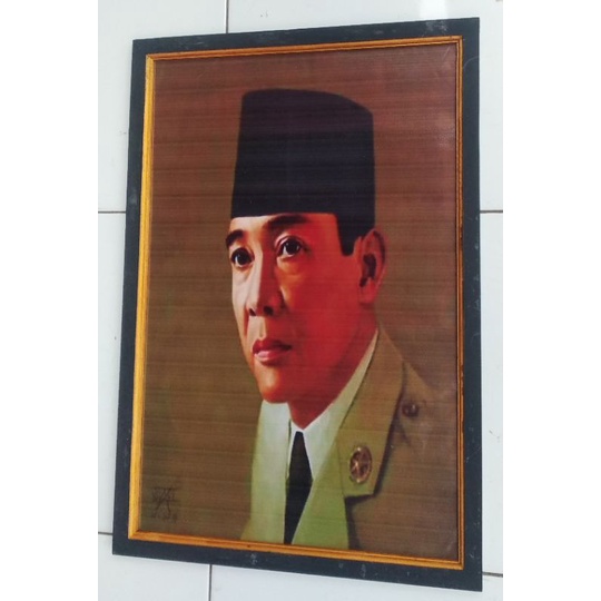 Jual Lukisan Cetak Ir Soekarno Muda Plus Bingkai Ukuran 65×45 Indonesia|Shopee Indonesia 540_X_540_jpg