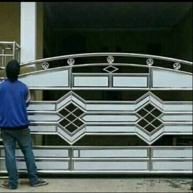 Berikut contoh gambar pagar rumah minimalis yang modelnya bisa kamu jadikan inspirasi untuk. Pintu Dorong Stainless Pintu Gerbang Stainless Shopee Indonesia