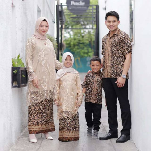 Jual Couple Family Batik Set Kebaya Tulle 3D Seragam Keluarga  Indonesia|Shopee Indonesia