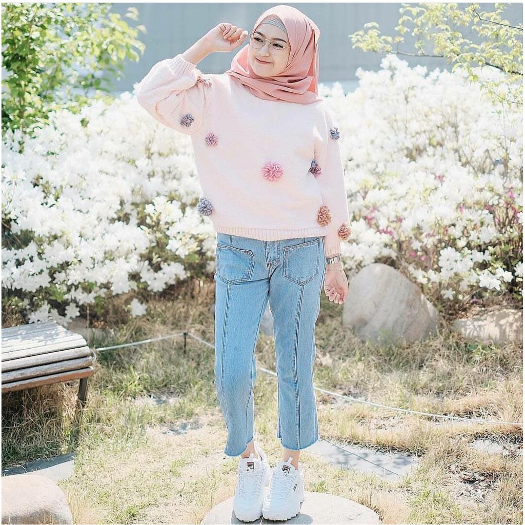 Celana jeans tergolomg fashion item yang mudah dipadu padankan dengan berbagai fashion item lainnya. Celana Boyfriend Jeans Ootd Kondangan Hijab Celana Jeans