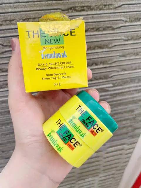Apabila kamu mendapatkan masalah yang mengganggu setelah memakai krim wajah, segera hentikan pemakaian dan berkonsultasi lah dengan dokter ahli. Cod Skincare Cream Temulawak Original Bpom Cream Wajah Perawatan Wajah Shopee Indonesia