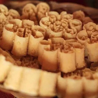 Racikan bumbunya asin dan gurih terasa. Kue Saroja / Kue Seroja / Kue Kembang Goyang Asin Asli