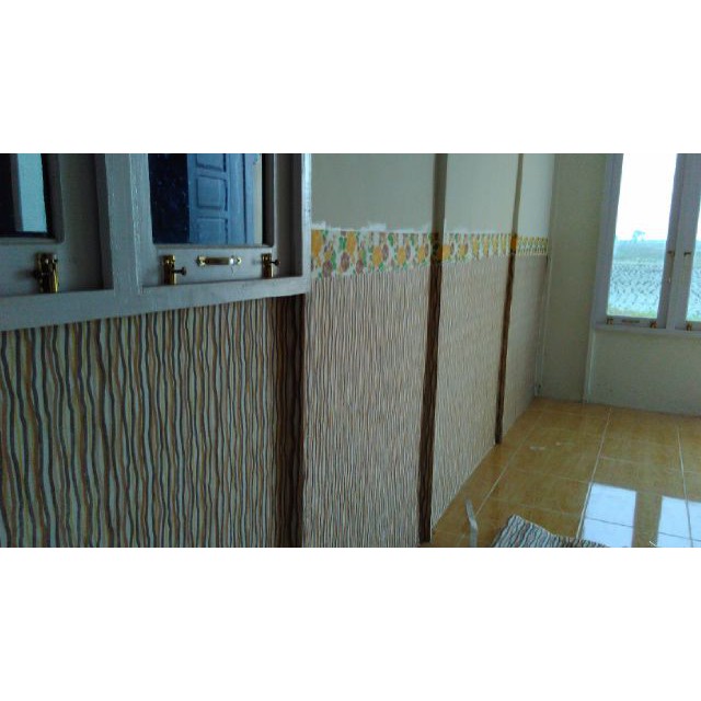Tampilan wallpaper dinding rumah ini tampak simpel dan selaras dengan desain interior ruang tamu. Wallpaper Dinding Lokal Line Coklat Wallpaper Dinding Kamar Tidur Shopee Indonesia