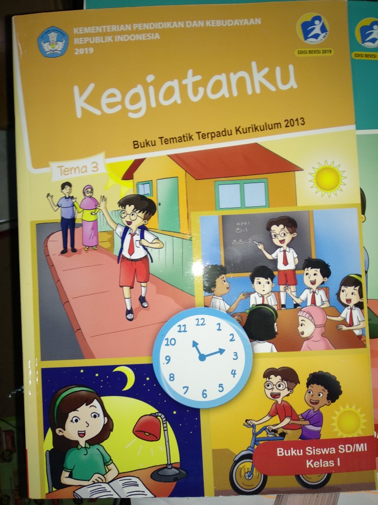 Sebagai bagian dari kurikulum 2013 yang menekankan pentingnya keseimbangan kompetensi sikap,. Buku Tematik SD - Kelas 1 Tema 3 - Kegiatanku - Revisi