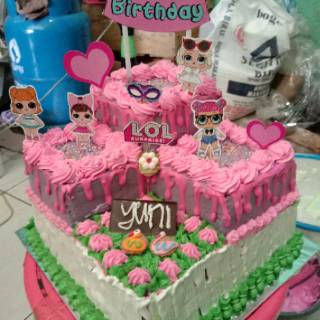 Tak perlu susah membuat kue ultah jika tak punya spuit. kue Ultah /karakter /kue Tingkat /Kue viral 3 tingkat ...