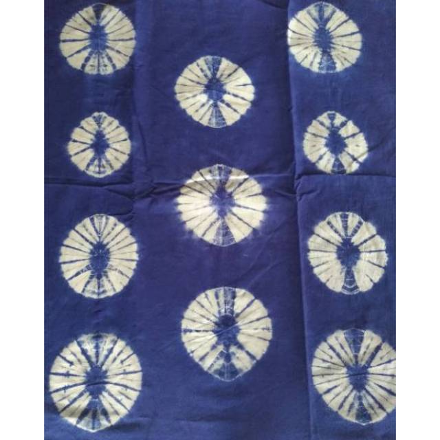 Teknik pewarnaan dilakukan dengan mencelupkan kain pada zat pewarna alami dan . Kain Batik Shibori Motif Telur Ceplok Shopee Indonesia