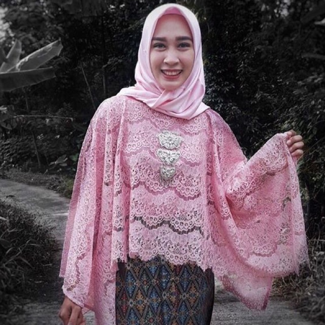 Nah, supaya penampilan tambah bersinar . Kd Fashion Atasan Cape Kebaya Bahan Brokat Premium Warna Pink Shopee Indonesia