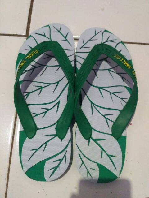 Www.sonicgear.org 11 gambar sandal jepit ukir dengan motif unik terbaru 2019 motif gambar sandal jepit ukir unik dibawah ini sangat menarik selain karna kreasinya bermacam macam proses pembuatannya juga mudah di buat karena bahannya dari sandal merek swallow yang sering anda gunakan dalam bebagai aktivitas khususnya aktivitas. Sandal Ukir Custom Karakter Bisa Tambah Nama Pemakai Unik Antik Menarik Shopee Indonesia