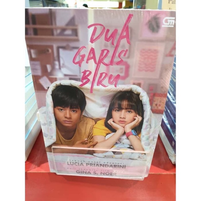 Review Novel Dua Garis Biru 