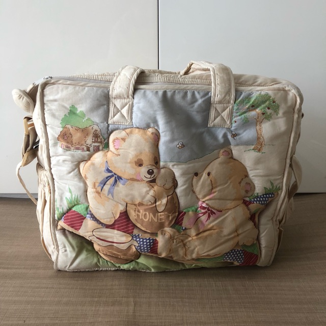 Surat kabar ini dipandang sebagai newspaper of record . Jual Preloved Tas Bayi Diaper Bag Le Monde Besar Indonesia Shopee Indonesia