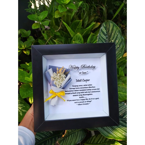 The flowers are 3d preserved and arranged in the shadowbox. Harga Flower Frame 3d Terbaru November 2021 Biggo Indonesia