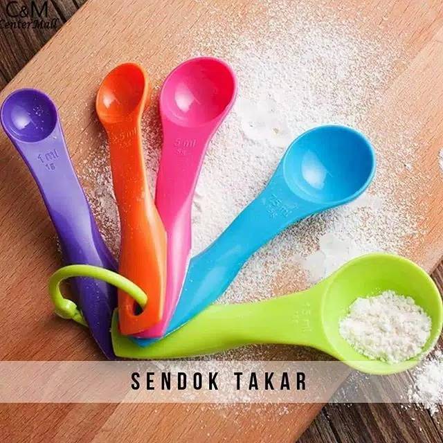 1 Sendok Makan Berapa Gram Belajar Menggunakan Takaran Sendok Pemula Wajib Tonton Sedangkan dalam ilmu kefarmasian volume sendok teh adalah 5 ml sedangkan volume sendok makan adalah 15 ml.