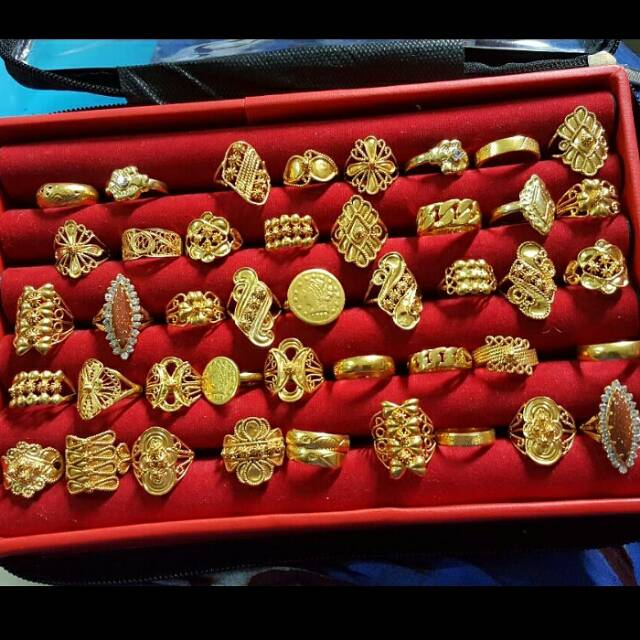Sebenarnya ada beberapa koleksi cincin tunangan 4 jutaan yang bisa jadi rekomendasi. 8000+ Gambar Cincin Emas 1 Suku Paling Keren - Gambar ID