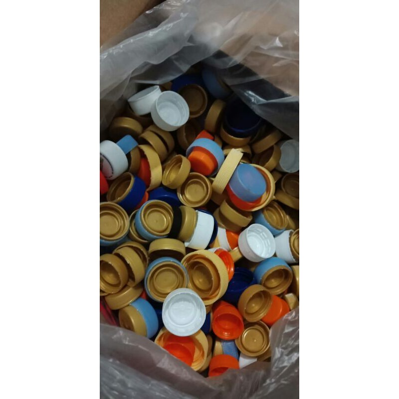 Siapa sangka tutup botol plastik yang biasa berserakan di jalan dapat dikreasikan menjadi sebuah lukisan . 5biji 10biji Tutup Botol Bekas Le Minerale Fanta You C Aqua Untuk Kerajinan Tangan Nganjuk Shopee Indonesia