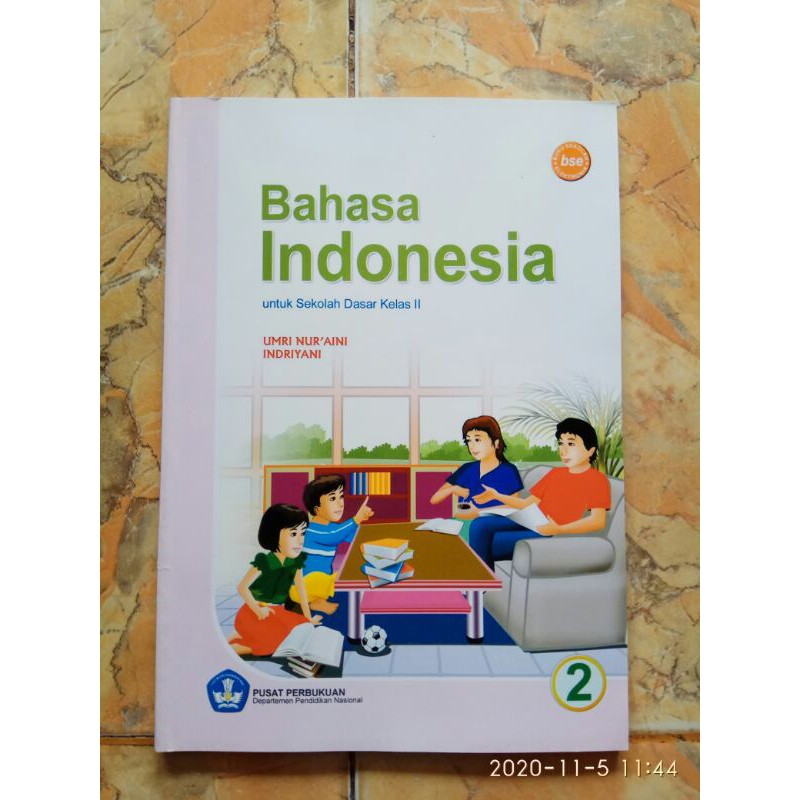 Buku bahasa indonesia ini dibuat untuk kamu yang duduk di kelas 2 dalam buku ini kamu akan belajar mendengarkan berbicara membaca dan menulis. Buku Bse Bahasa Indonesia Kelas 2 Sd Shopee Indonesia
