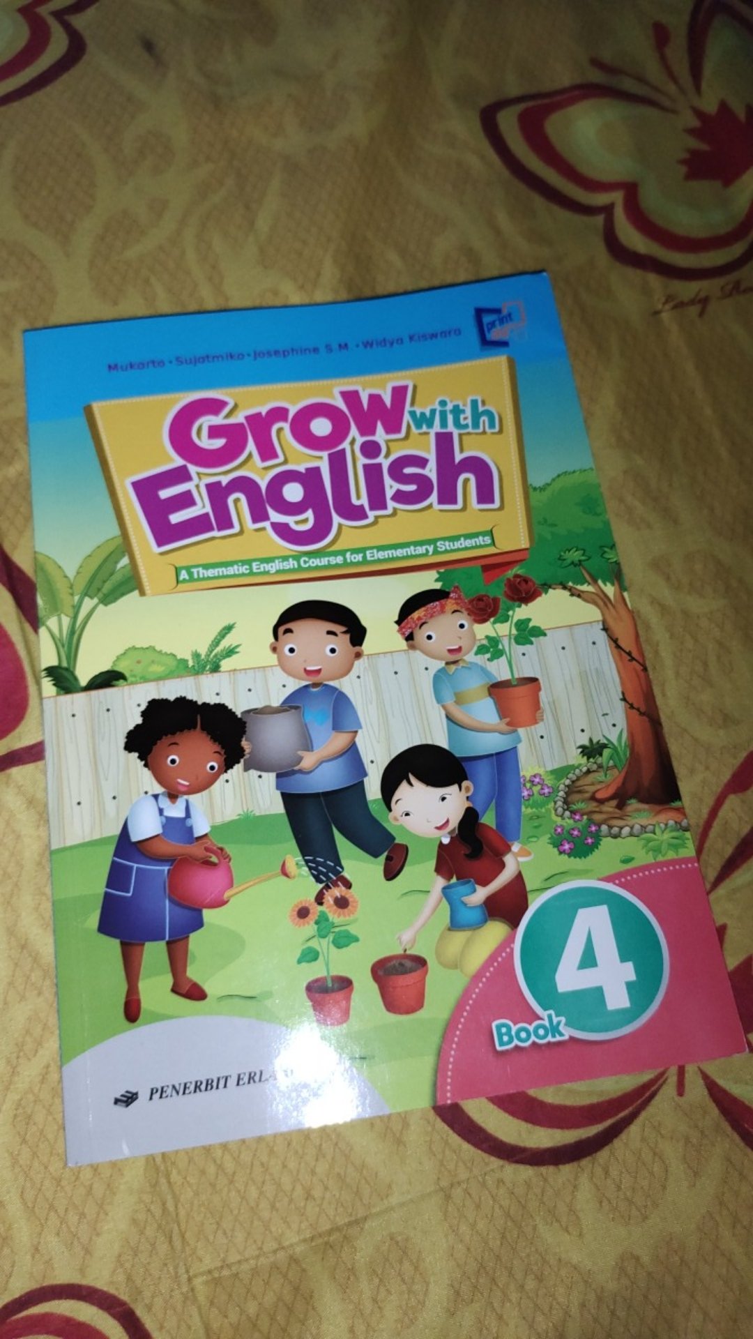 Beli koleksi buku bahasa inggris sd kelas 4 online lengkap edisi & harga terbaru september 2021 di tokopedia! Buku Bahasa Inggris Grow With English Sd Kelas 4 Kurikulum 2013 Penerbit Erlangga Shopee Indonesia