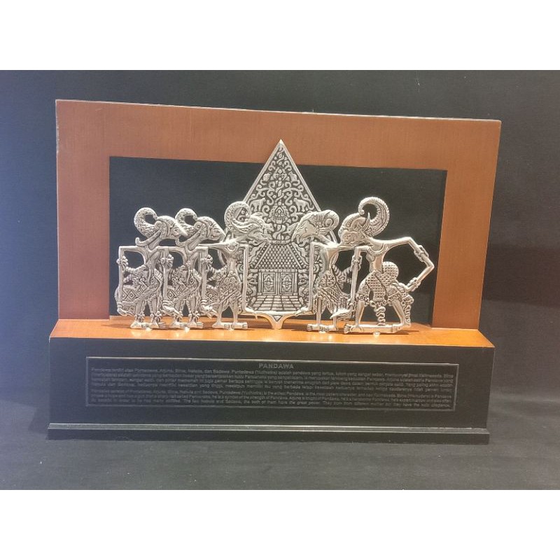 Karena merasa susah maka di sitinggil kerajaan hastina dipanggilah pendeta dr pertapaan soka lima. Pajangan Wayang Pandawa Lima Plakat Wayang Pandawa Lima Wayang Berjejer Seri Wayang Berlima Shopee Indonesia