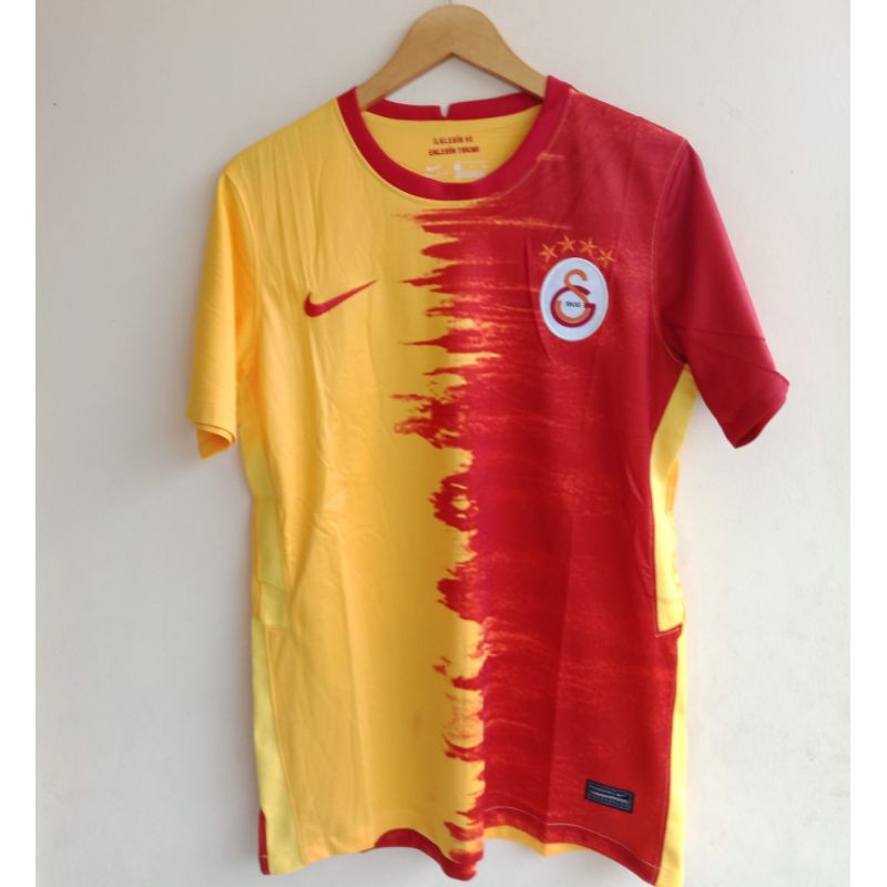 Find galatasaray kits and jerseys at nike.com, including home and away kits. Jual Jersey Bola Galatasaray Home 2020 2021 Grade Ori Indonesia Shopee Indonesia